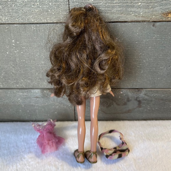 Bratz Back to School Yasmin. small pen mark on face - Picture 2 of 5